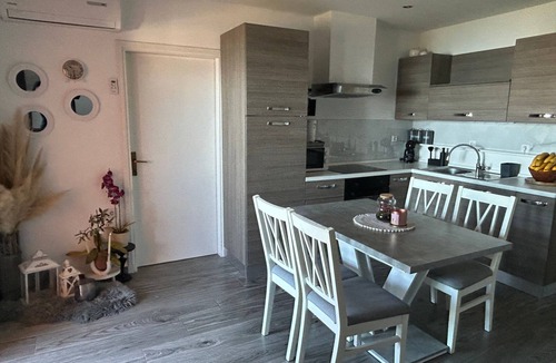 Rab Town Apartment | Two bedroom apartment with terrace and sea view Supetarska Draga - Gonar, Rab (A-24383-c)