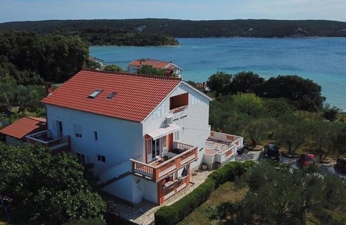 Rab Town Apartment | Two bedroom apartment with terrace and sea view Supetarska Draga - Gonar, Rab (A-24383-c)