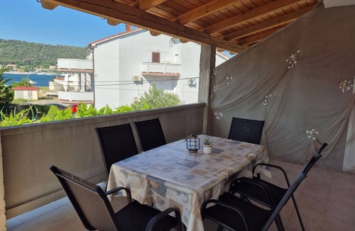 Rab Town Apartment | Two bedroom apartment with hot tub Supetarska Draga - Donja, Rab (A-25308-d)