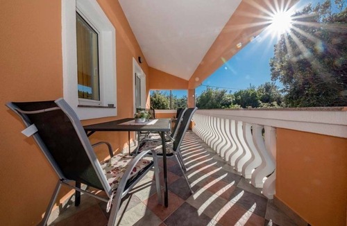 Rab Town Apartment | Two bedroom apartment with terrace Supetarska Draga - Gonar, Rab (A-27566-f)