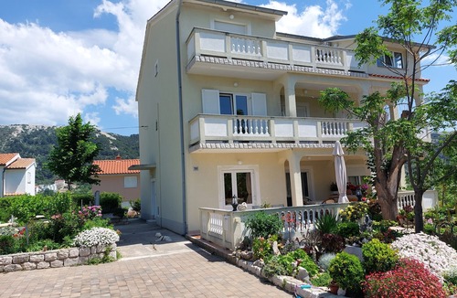 Mundanije Apartment | Two bedroom apartment with terrace Mundanije, Rab (A-4953-a)