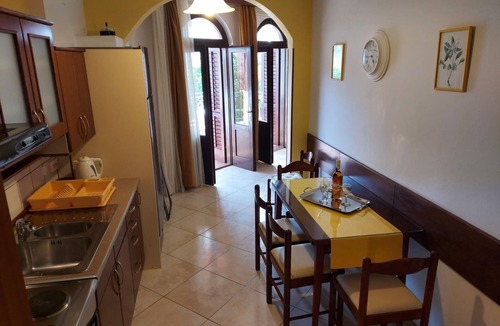Palit Apartment | Two bedroom apartment with terrace Palit, Rab (A-15794-a)