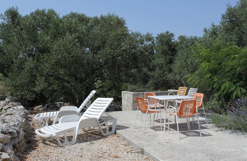 Bozava Apartment | Two bedroom apartment with balcony and sea view Božava, Dugi otok (A-8123-c)