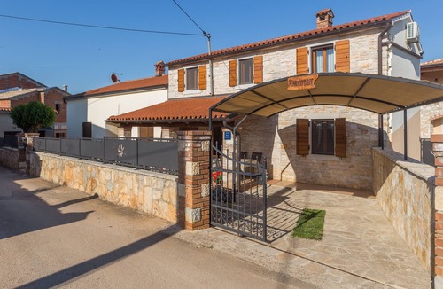 Tar-Vabriga Apartment | Two bedroom apartment with terrace Tar, Poreč (A-13245-a)