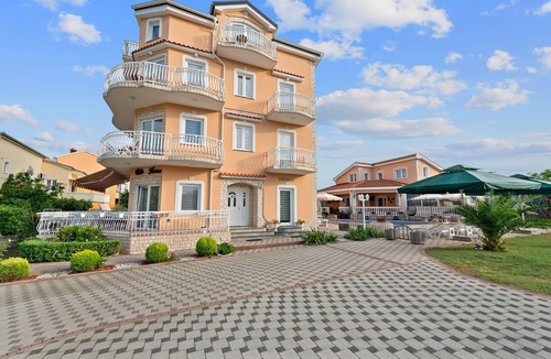 Kraj Apartment | Two bedroom apartment with a swimming pool by the beach Kraj, Pašman (A-334-d)