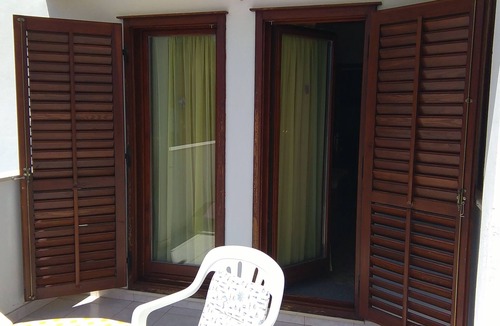 Rukavac Apartment | Two bedroom apartment with terrace and sea view Rukavac, Vis (A-13337-b)