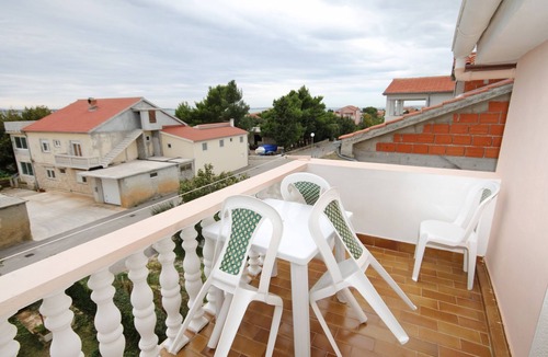Vrsi Apartment | Two bedroom apartment with terrace and sea view Vrsi - Mulo, Zadar (A-5796-a)