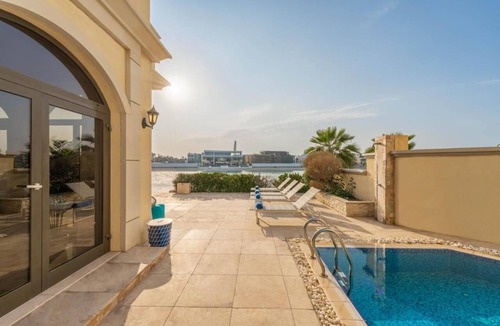 Palm Jumeirah Villa | Ultra-Luxury 5 BR Villa with Private Pool & Beach on Palm