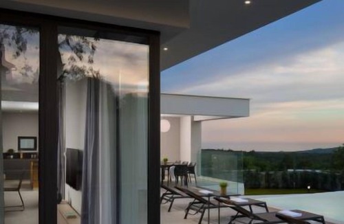 Viskovici House | Vacation home Paola by Interhome
