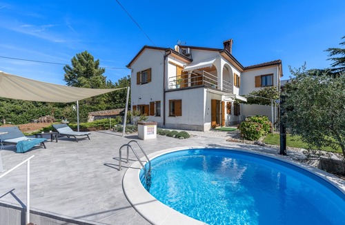 Sarsoni Apartment | Vacation Apartment Helga