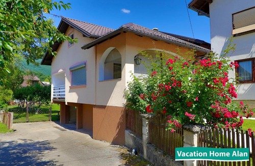Kulen Vakuf House | Vacation home Alan