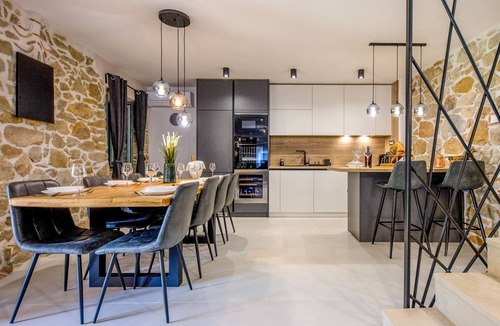 Mundanije House | Vacation home Copun by Interhome