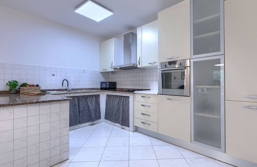 Topid House | Vacation home Green by Interhome