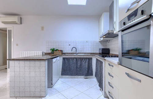 Topid House | Vacation home Green by Interhome