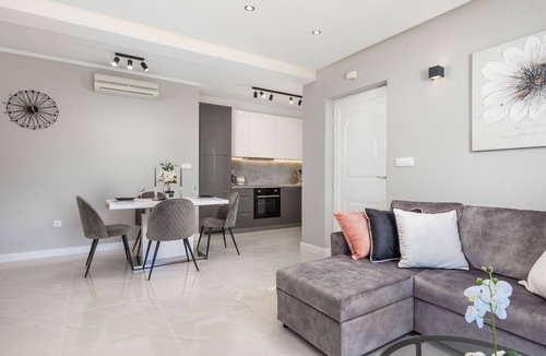 Obrs House | Vacation home Makvic by Interhome