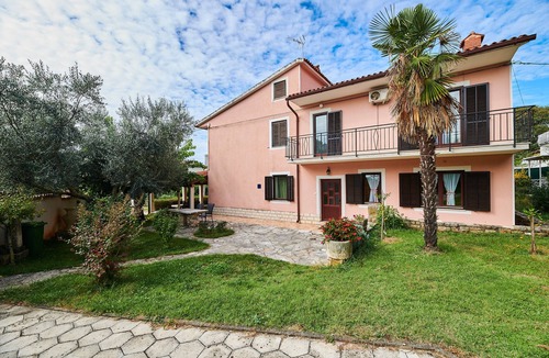 Valica House | Vacation Home in Umag-Valica, Near the Beach, 3 Bedrooms, 3 Bathrooms