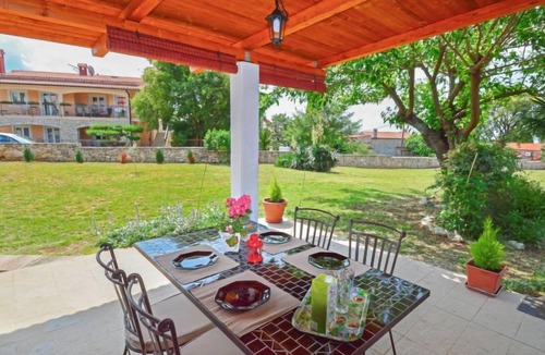 Tar-Vabriga House | Vacation home Ledi by Interhome