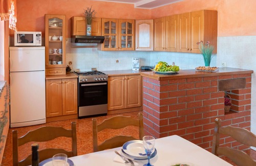 Tinjan House | Vacation home Medica by Interhome