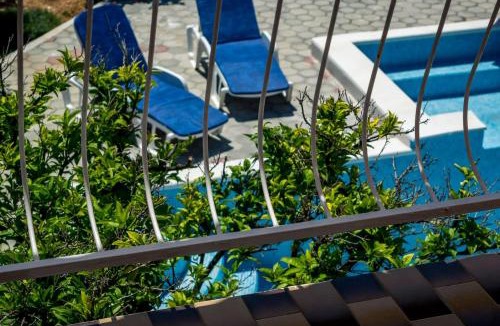Orebic Villa | Vacation house near sea & beaches with HEATED POOL & BBQ