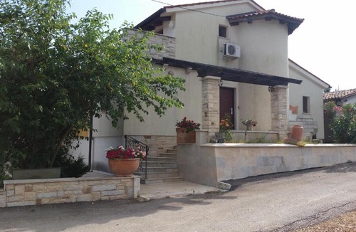Sisan Villa | Vacation House with Pool