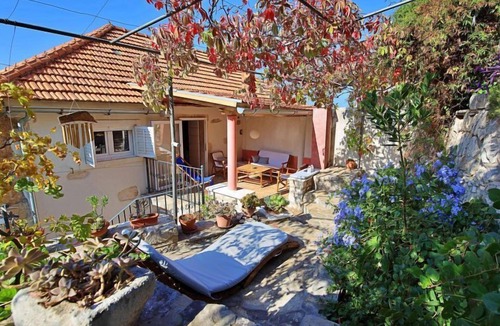 Lozisca House | Vacation home Mirna by Interhome