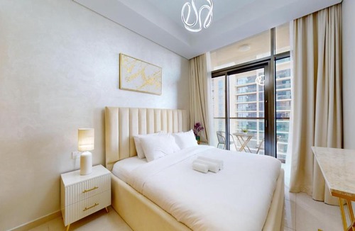 Sheikh Zayed Road Apartment | Vacationer Holiday Homes l Calm 1 Bedroom l Close to Iconic Attractions