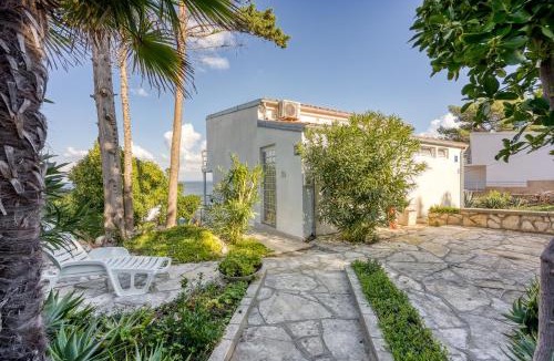 Veli Losinj Apartment | Valdarke Seaside Apt/w Sea View Terrace - Happy Rentals