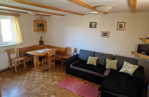 Ivancna Gorica House | Vibrant and Elegant Residence with Hot-Tub - Two Bedroom Holiday Home with Hot-Tub