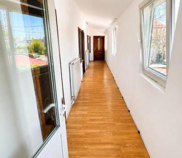 Braila House | Vilă Spațioasă, 4 dormitoare, zonă centrală, lângă Shopping Park Brăila