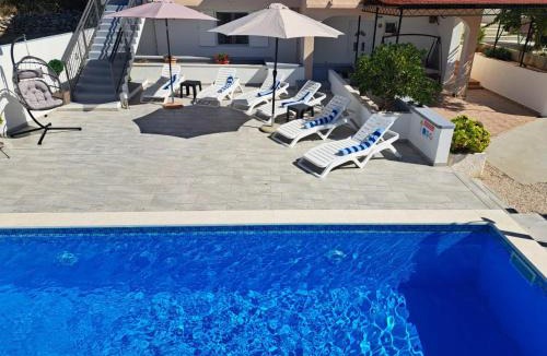 Dvornica Villa | Vila Leona