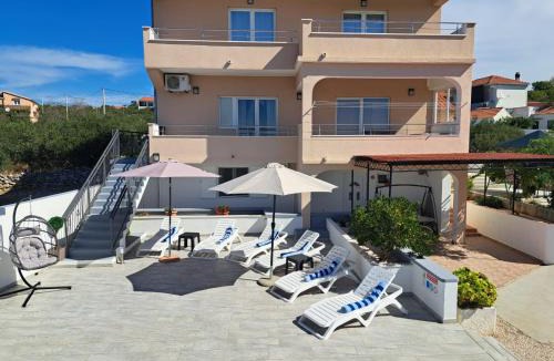 Dvornica Villa | Vila Leona