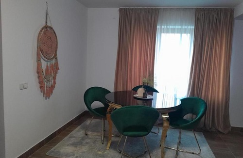 Oestii Paminteni Villa | Vila Maria, sunt 2 camere si un living mare cu 2 canapele care se fac paturi matrimoniale se inchiriaza toata vila 150 lei de persoana copii au gratuita cazarea