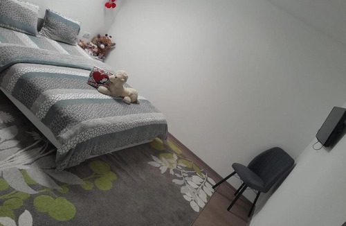 Oestii Paminteni Villa | Vila Maria, sunt 2 camere si un living mare cu 2 canapele care se fac paturi matrimoniale se inchiriaza toata vila 150 lei de persoana copii au gratuita cazarea