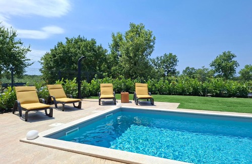 Mofardini Villa | Vila Mila Private Pool Retreat