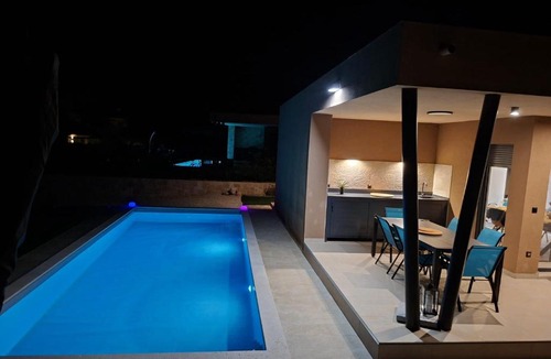 Mofardini Villa | Vila Mila Private Pool Retreat