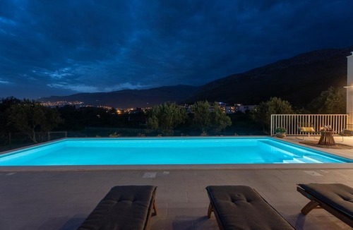 Split Villa | Vila Obzor with a heated pool