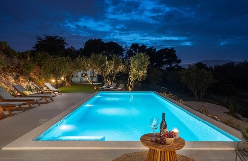 Split Villa | Vila Obzor with a heated pool