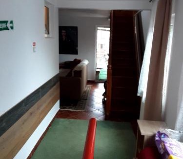 Cioplea Hostel | vila strugurelu hostel