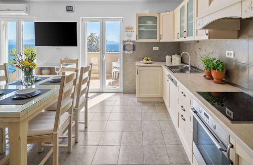 Cove Donja Krusica (Donje selo) House | Vila Vita - 200m vom Strand mit beheiztem Pool by Interhome
