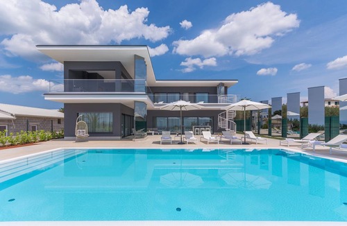 Kastelir Villa | Villa ∙ 10 bedrooms ∙ 20 guests