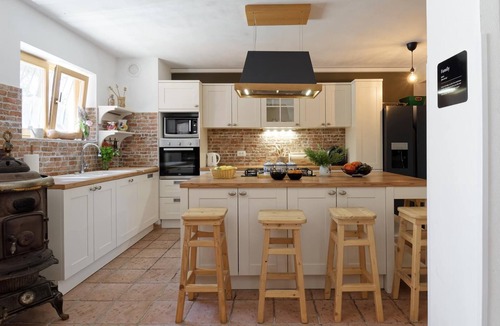 Valica Villa | Villa Al Parco - Sleeps 14, 6 bedrooms, no neighbors, private pool