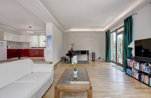 Corbeanca House | Villa Alexandra near Therme and Airport
