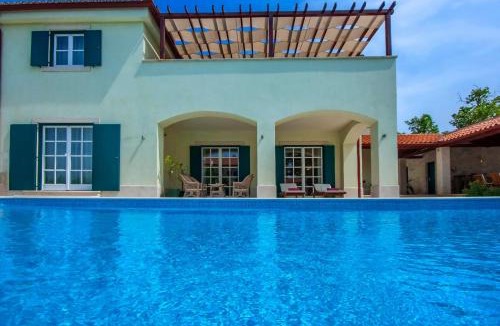 Butkovici Villa | Villa Alma