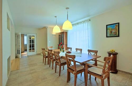 Butkovici Villa | Villa Alma
