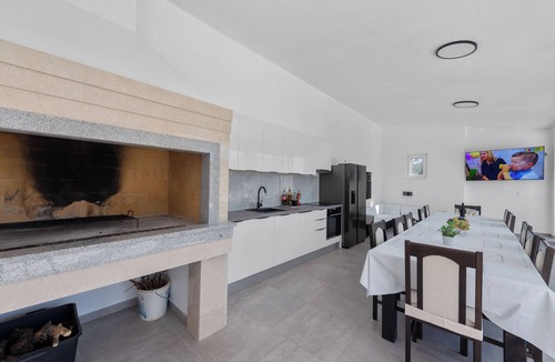 Neoric Villa | Villa Almas with swimming pool, summer grill house and tennis court