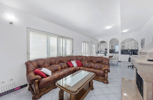 Neoric Villa | Villa Almas with swimming pool, summer grill house and tennis court