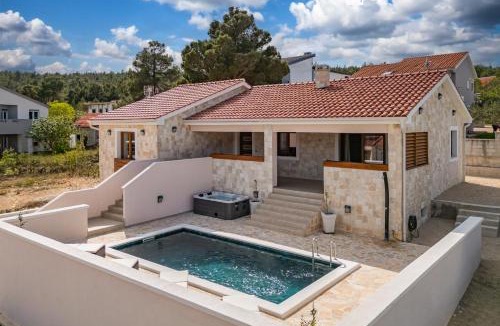 Pridraga Villa | Villa Alora
