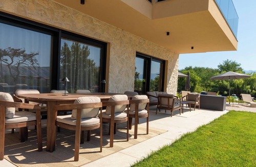Lopar House | Villa Amoa - Luxury 4-Bedroom Beachfront Villa