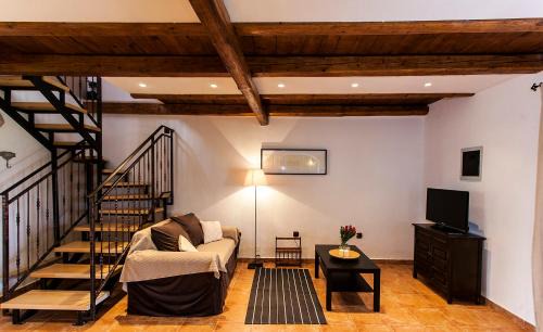 Bale House | Villa Ana
