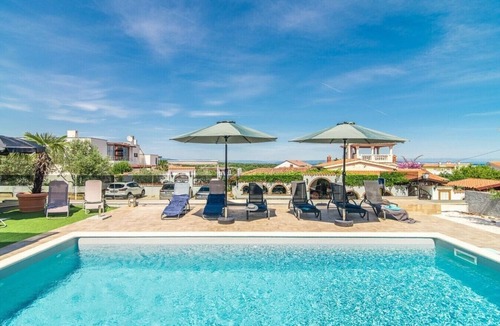 Liznjan Villa | Villa Ancora near Medulin for 10 persons with private pool & pet friendly - only 800 meters from beach